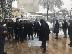حضور ظریف در مراسم تشییع یک دیپلمات با سابقه