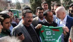 ادای احترام رئیس فیفا به شهدای فوتبال+تصاویر