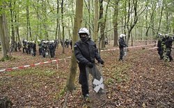 پلیس آلمان چندین فعال محیط زیست را بازداشت کرد